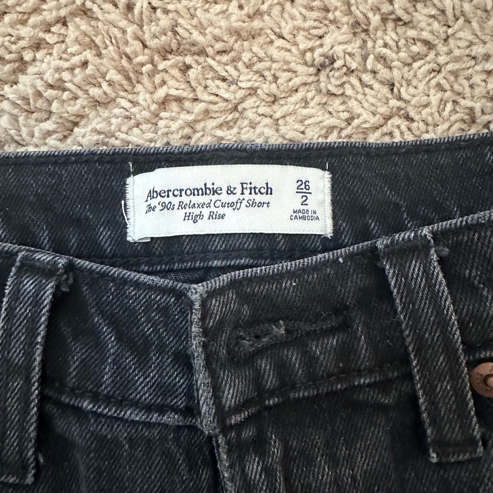 Abercrombie & Fitch Black 90s Relaxed Cutoff Short High Rise Jean Shorts - Picture 2 of 3